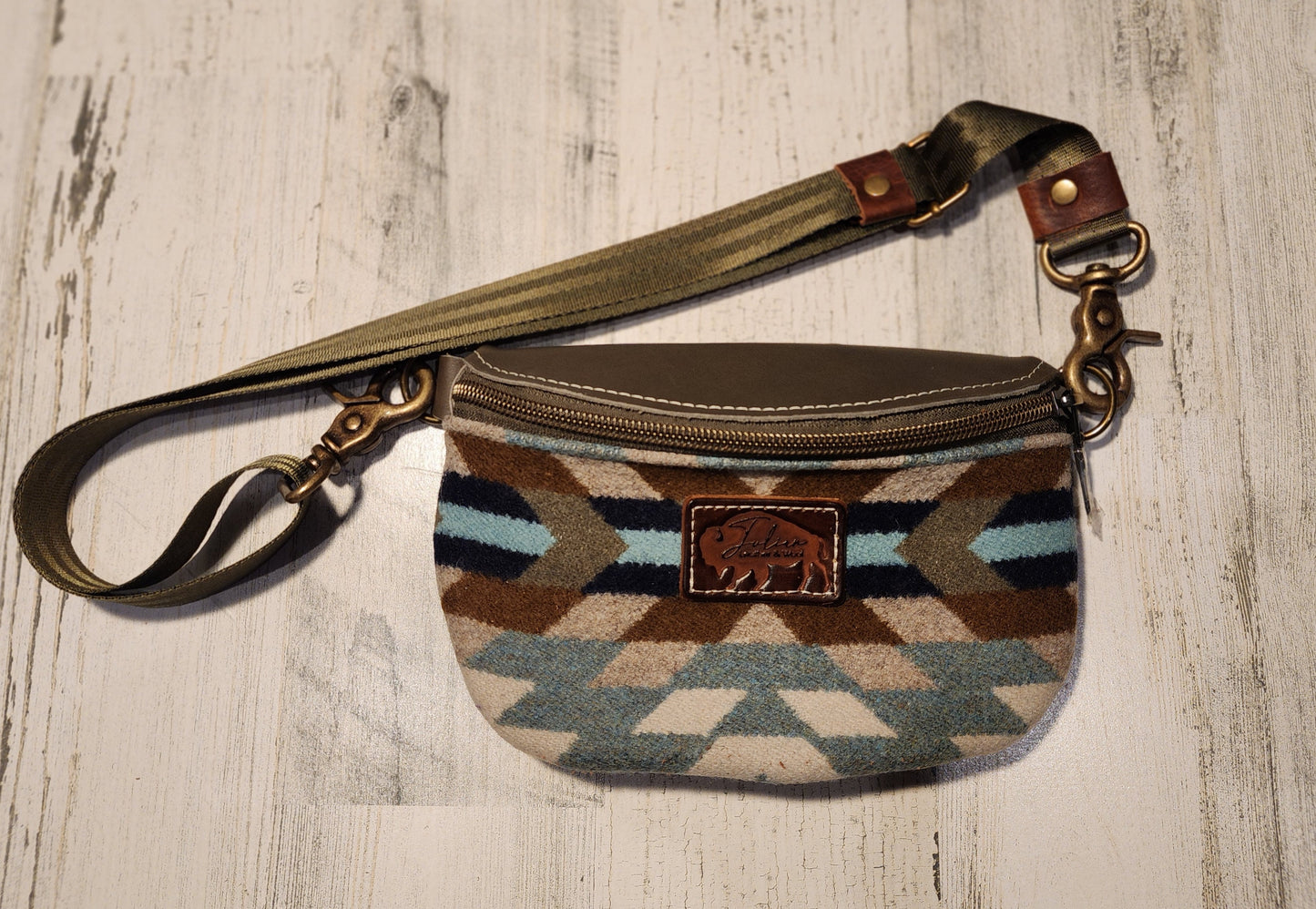 Rancho Arroyo Shale Cross body