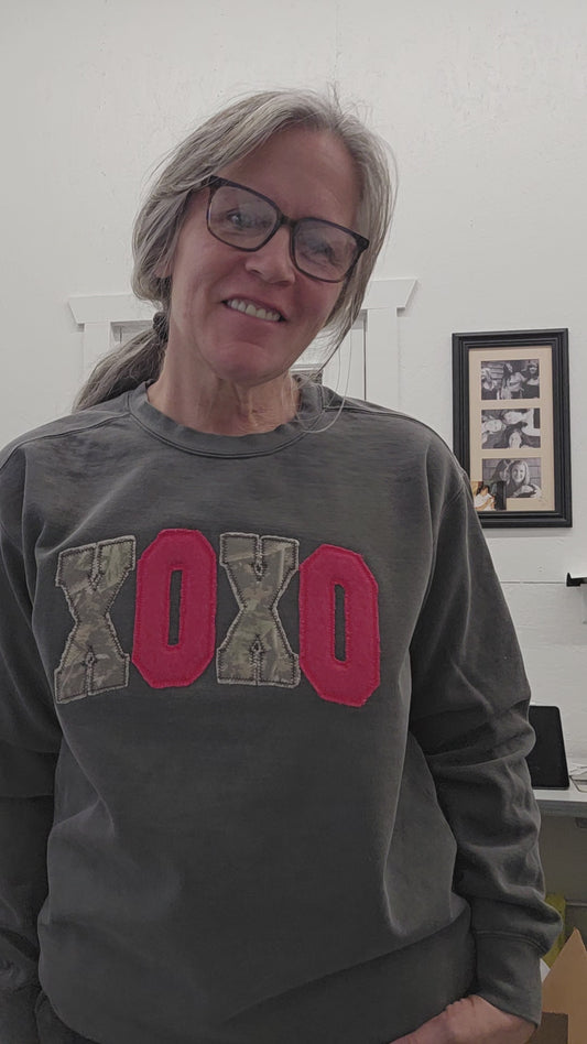 XOXO Raggy camo/red Crew