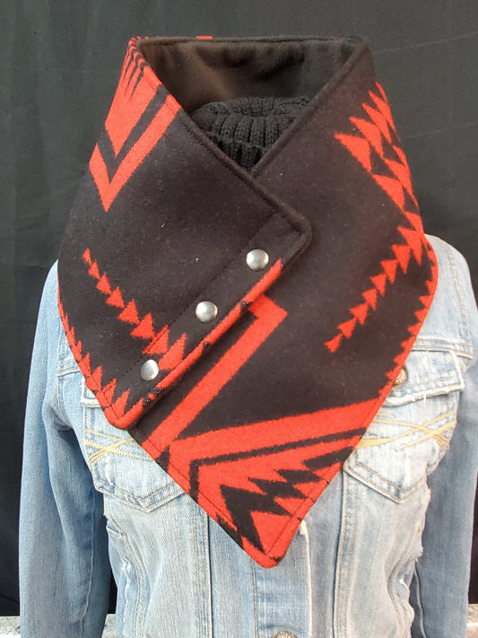 Walking Rock Red NecKee