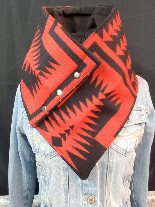 Walking Rock Red NecKee