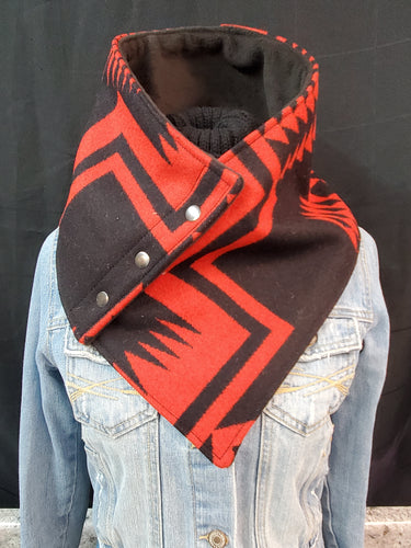 Walking Rock Red NecKee