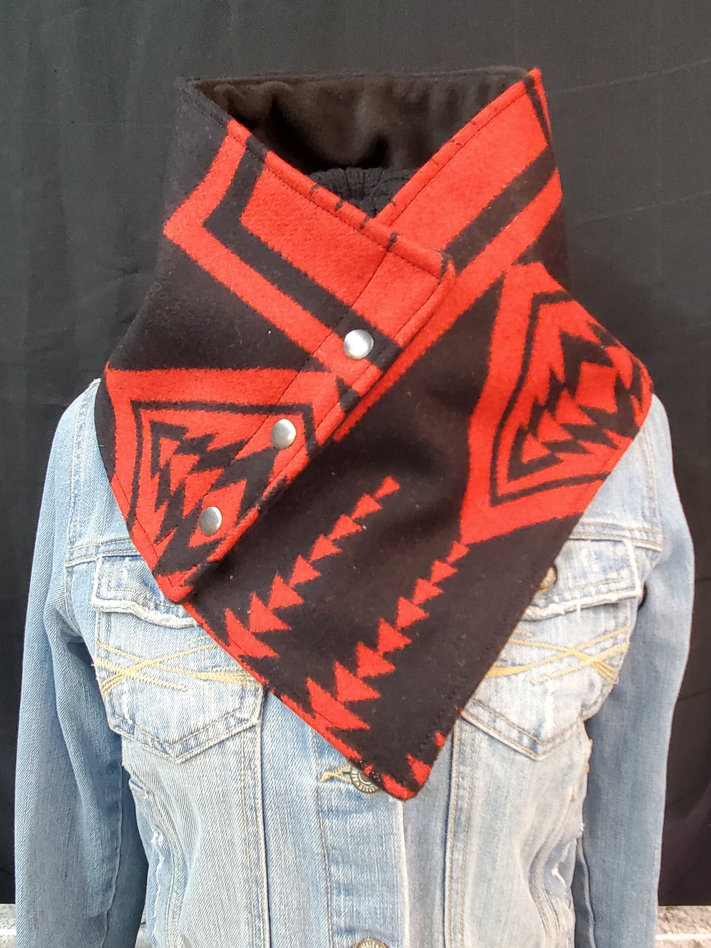 Walking Rock Red NecKee