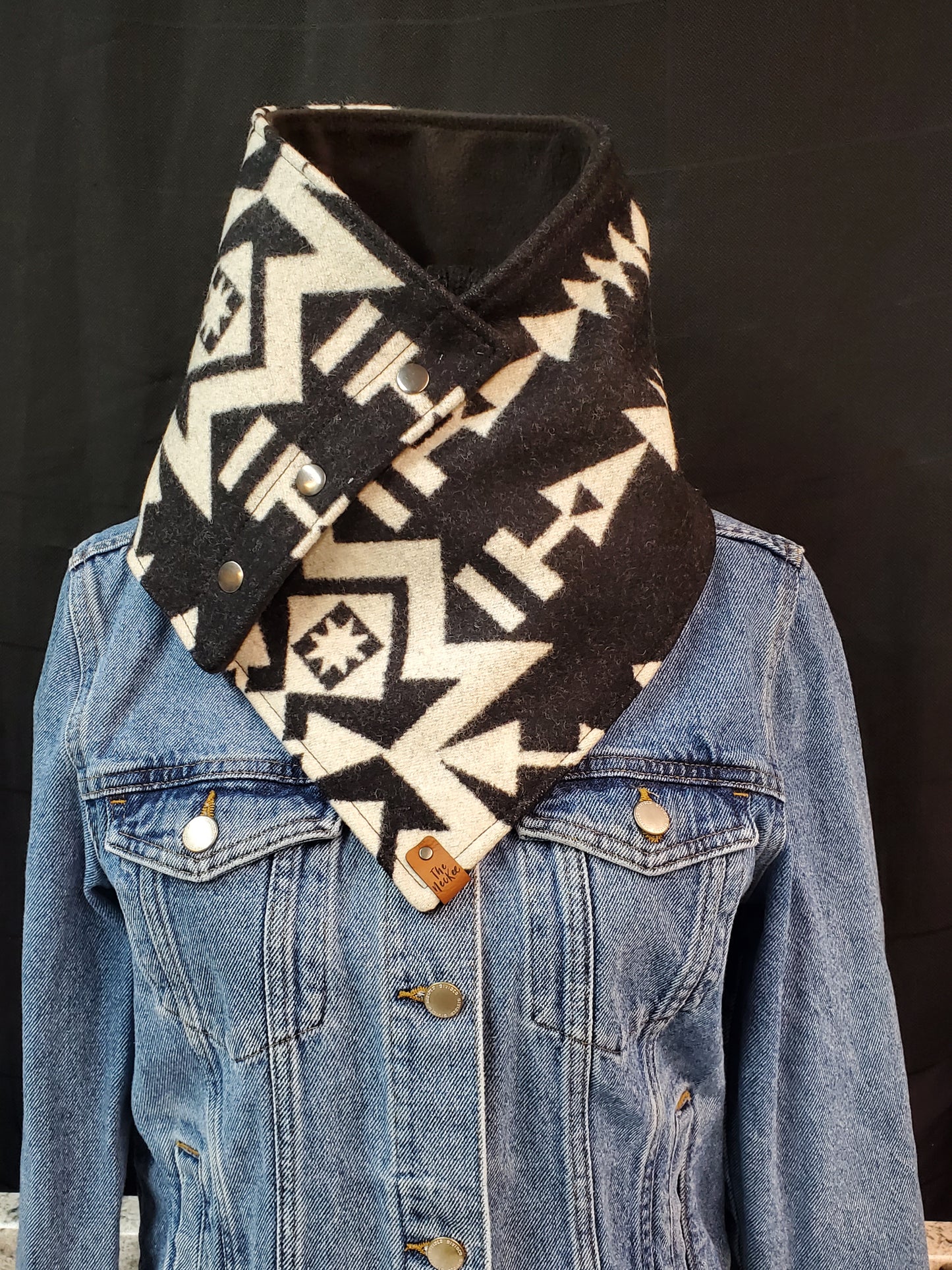 Condensed White NecKee