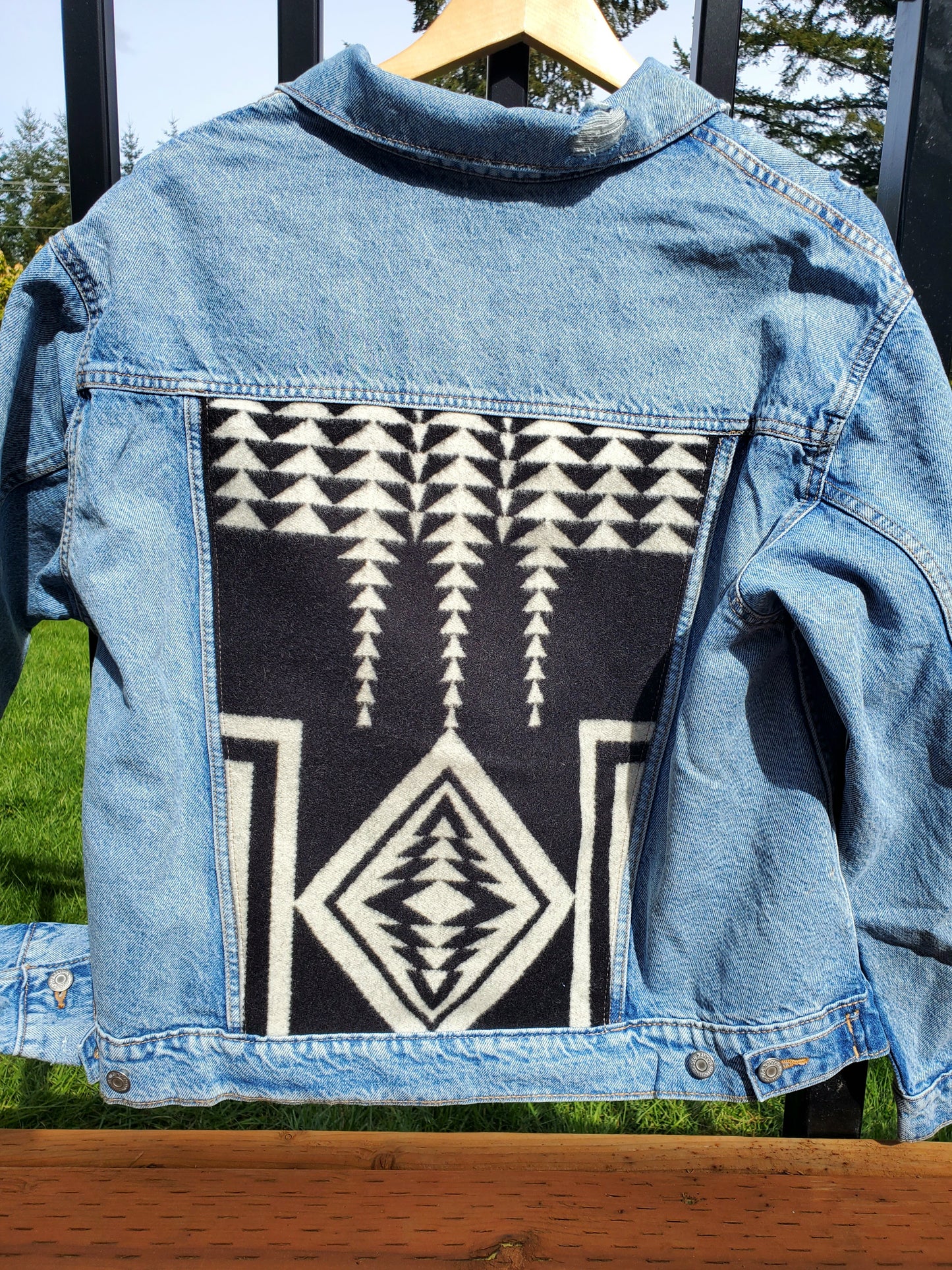 Xl Walking Rock Black & White
