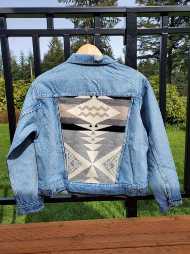 Large Diamond Ridge White